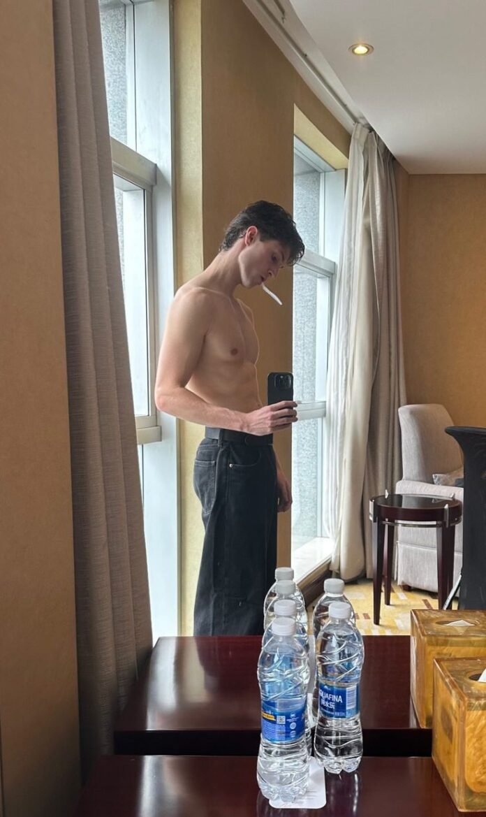 Henry Moodie taking a confident, shirtless selfie, showcasing his effortless style and genuine personality. His relaxed expression and casual vibe make it clear why fans love him.