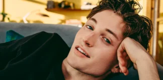 The Gen Z Pop Sensation You Need on Your Radar A vibrant image of Henry Moodie performing on stage, captured mid-performance with an engaging expression, perfectly representing his Gen Z appeal and musical energy.